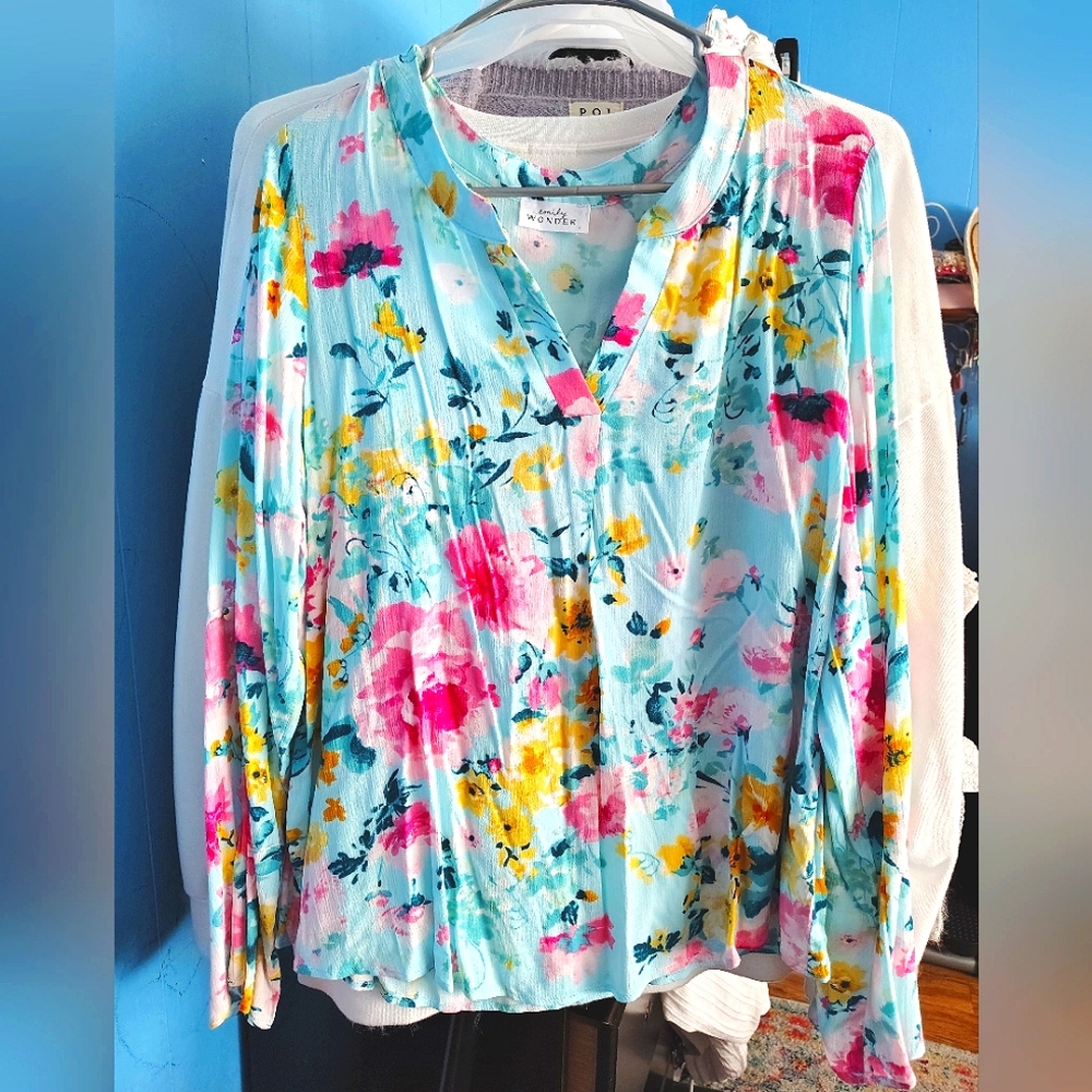 Emily Wonder NWOT Bright Floral Blouse - Picture 3 of 6
